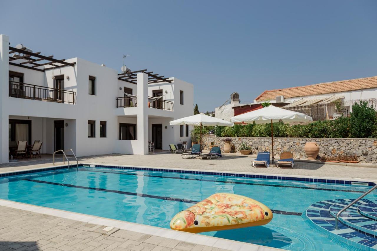 The Corner House At Gennadi Court Villa Exterior photo