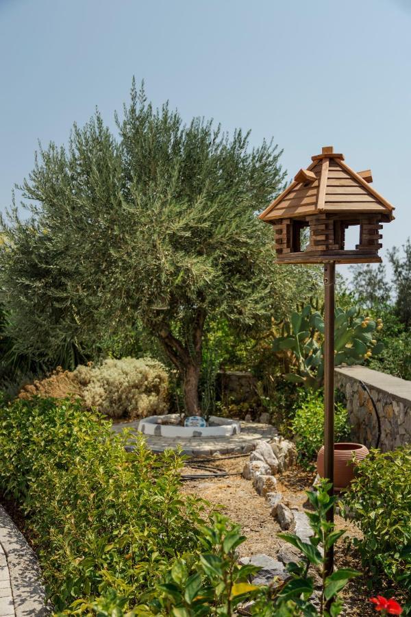 The Corner House At Gennadi Court Villa Exterior photo