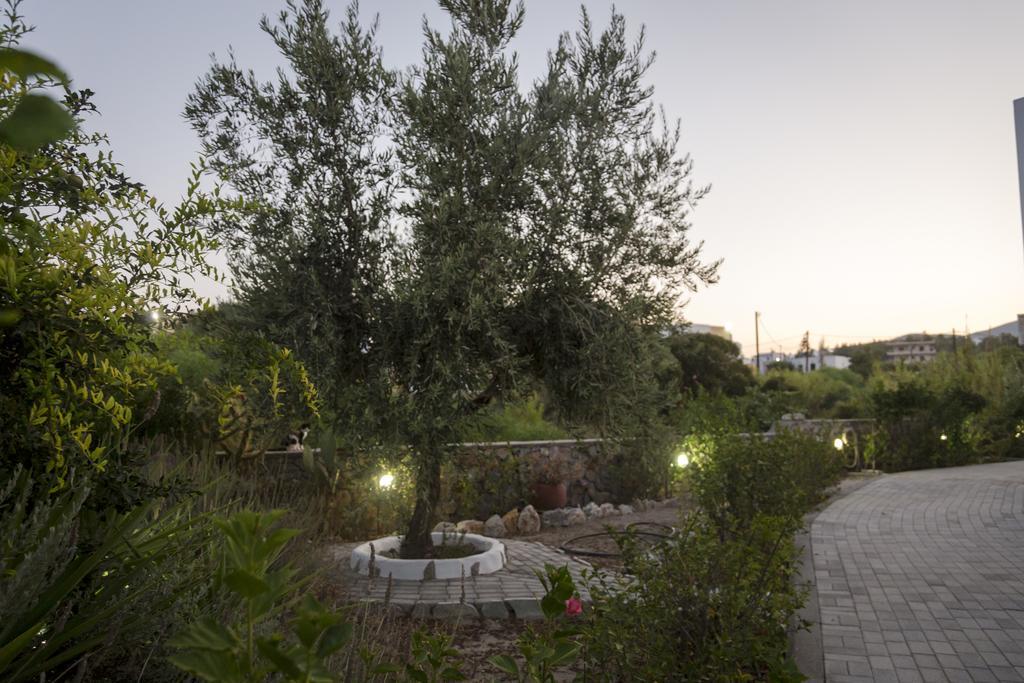 The Corner House At Gennadi Court Villa Exterior photo
